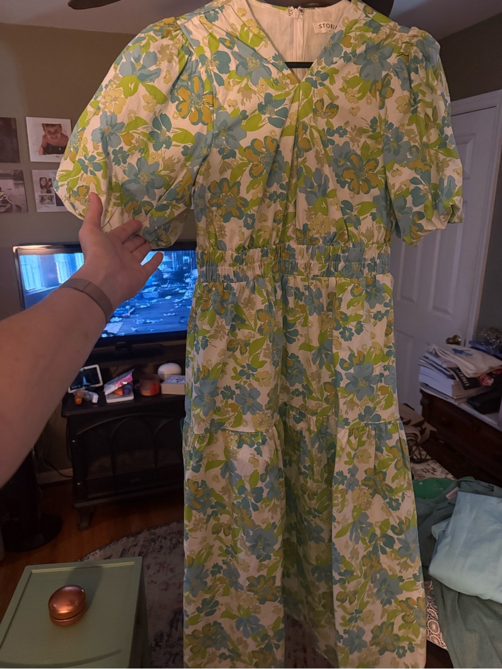 Storia size small Floral V-Neck Puff Sleeve Midi Dress in Blue & Green - Picture 3 of 4